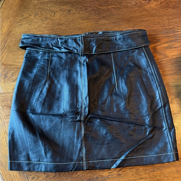 Faux Learher Skirt - Picture 2 of 4